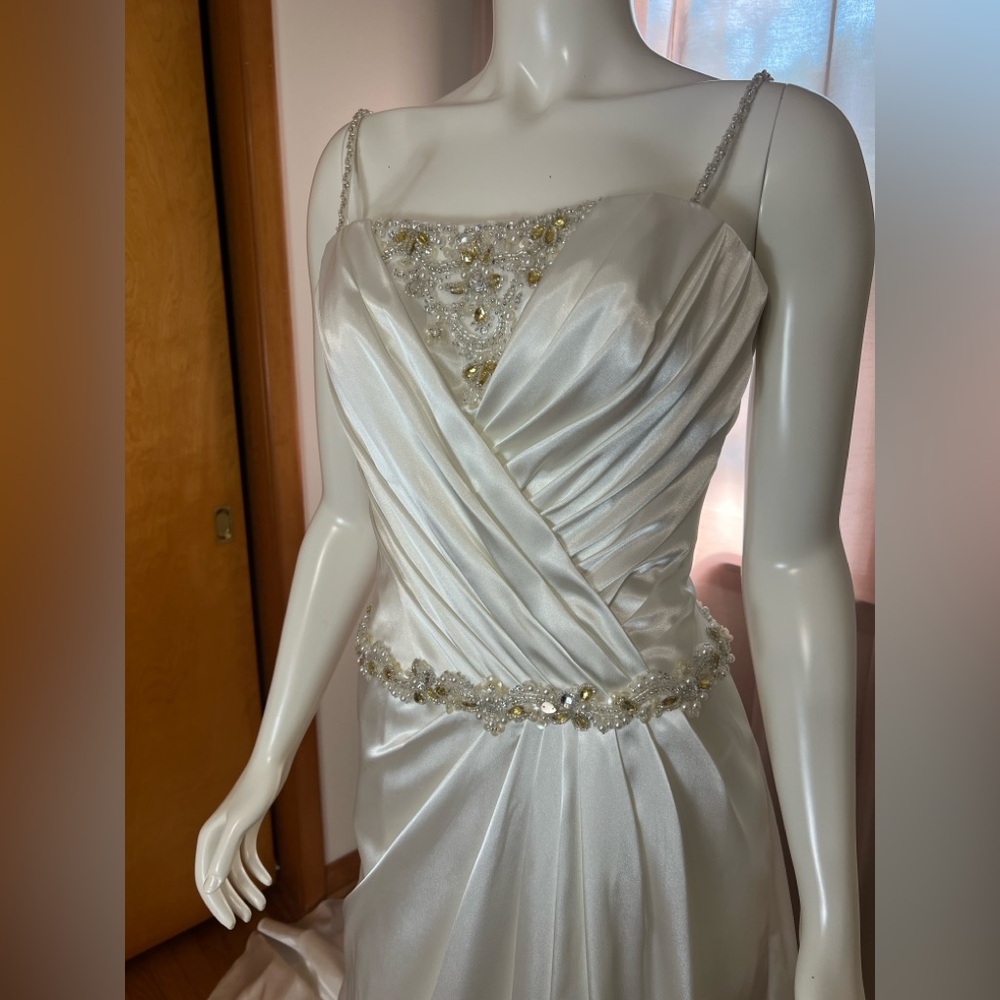 Ivory Joli Bridal sample wedding gown.